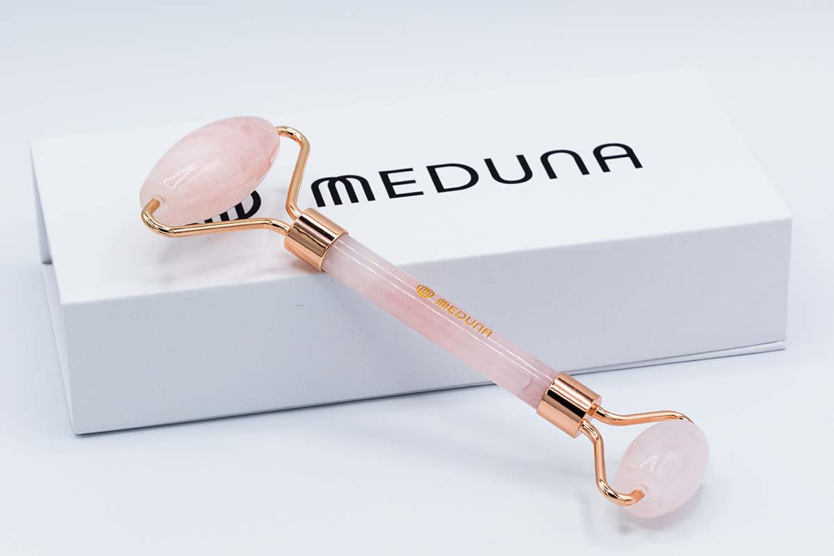 Rosenquarzroller zur Gesichtsmassage
